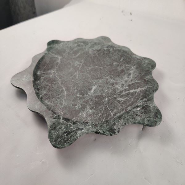 Tsaus Ntsuab Marble Tais
