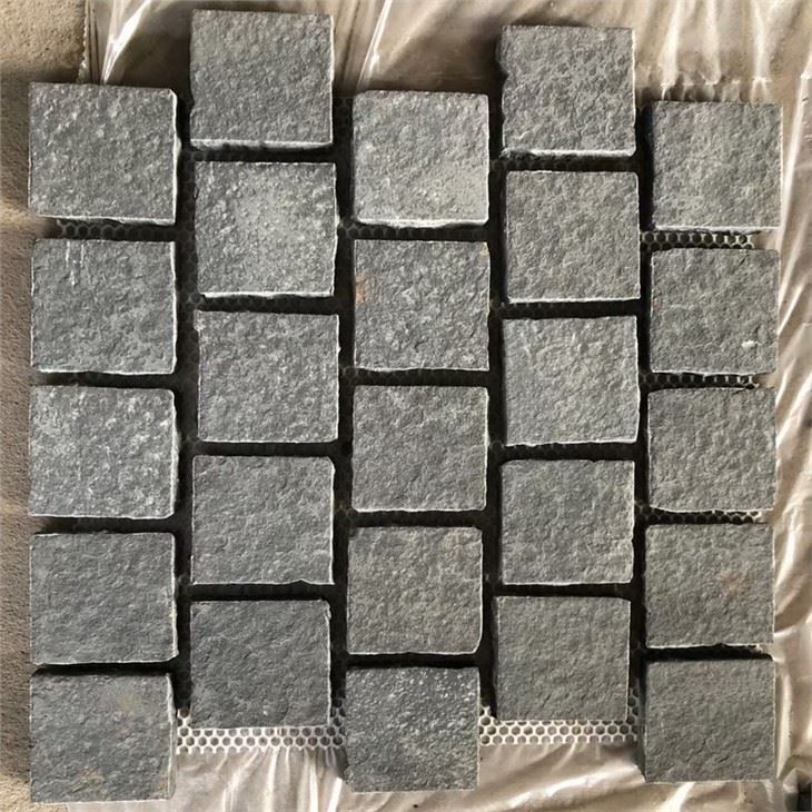 Jet Dub Basalt Cobble Setts
